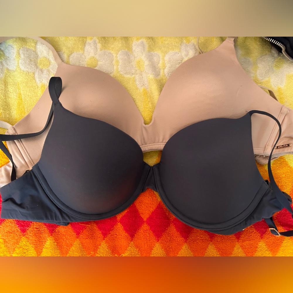 Two Gilly Hicks Bra 34 C